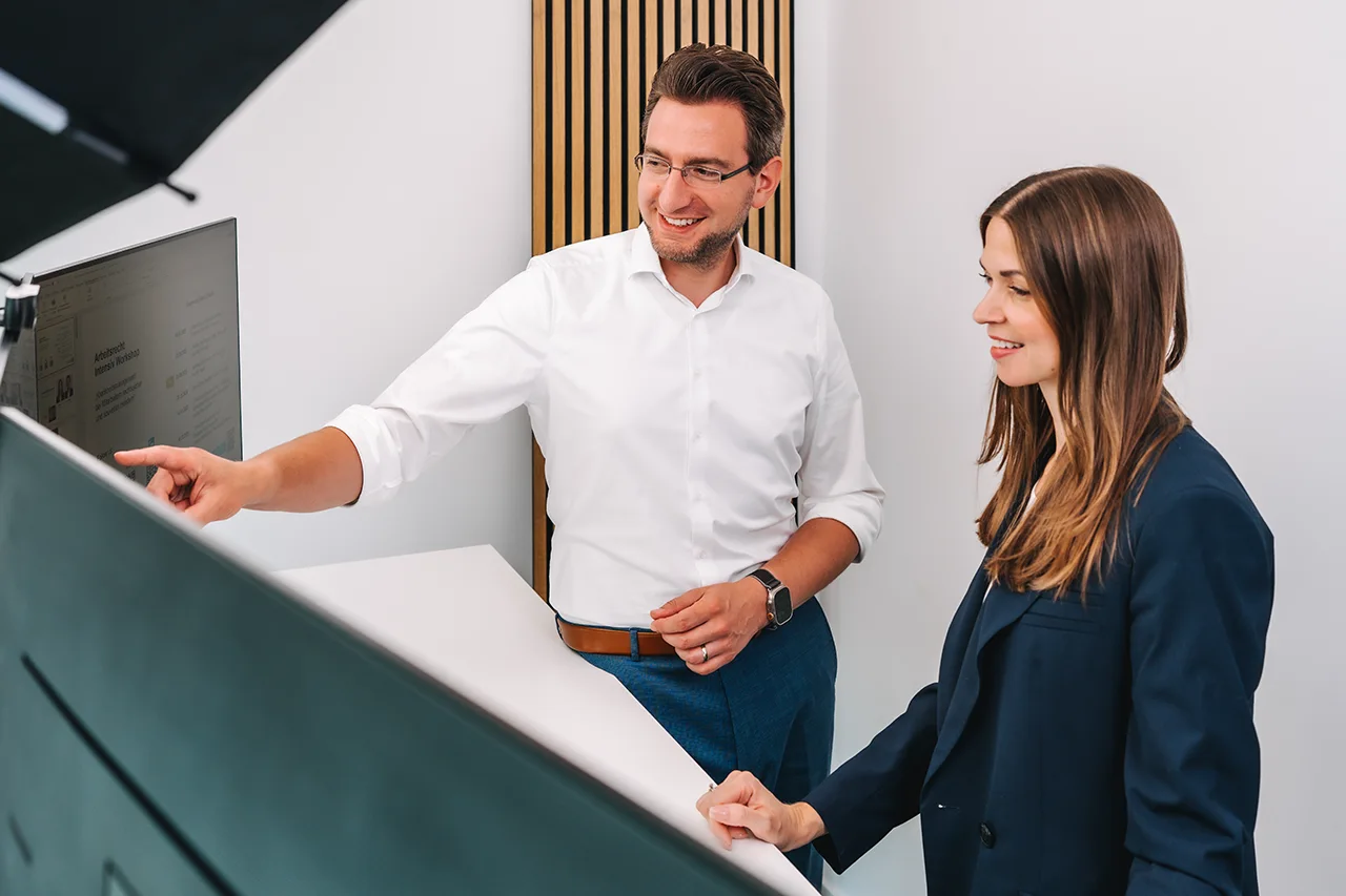 Livia Merla und Christian Meeser während eines Webinars.