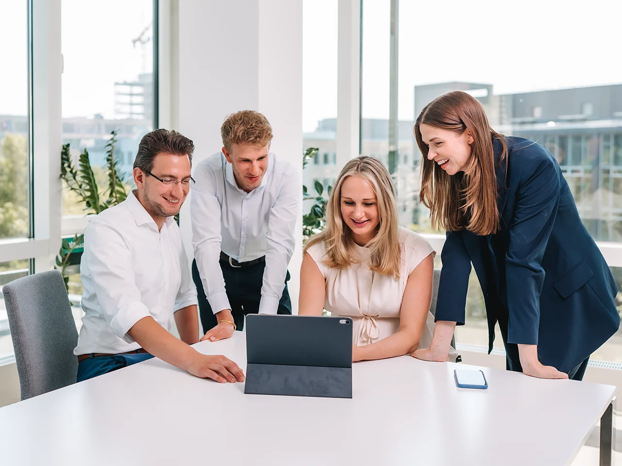 Arbeitsvertrag – Beitragsbild zum Thema „Arbeitsvertrag Check“, erläutert vom Anwalt für Arbeitsrecht