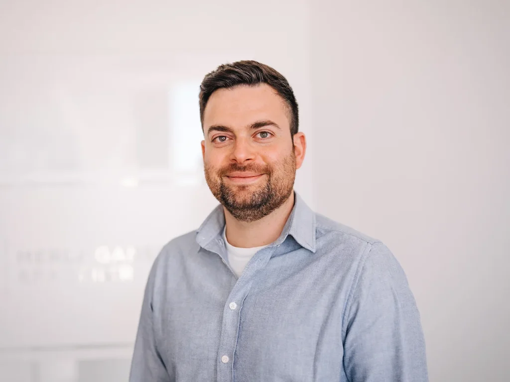 Steuerberater Nicolai T. im Team von mgp
